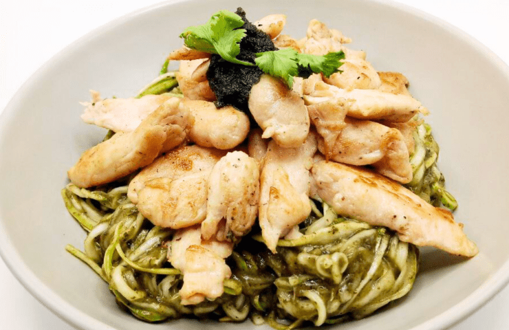 D03 Espaguetis verdes de vitalidad con pollo sustancioso