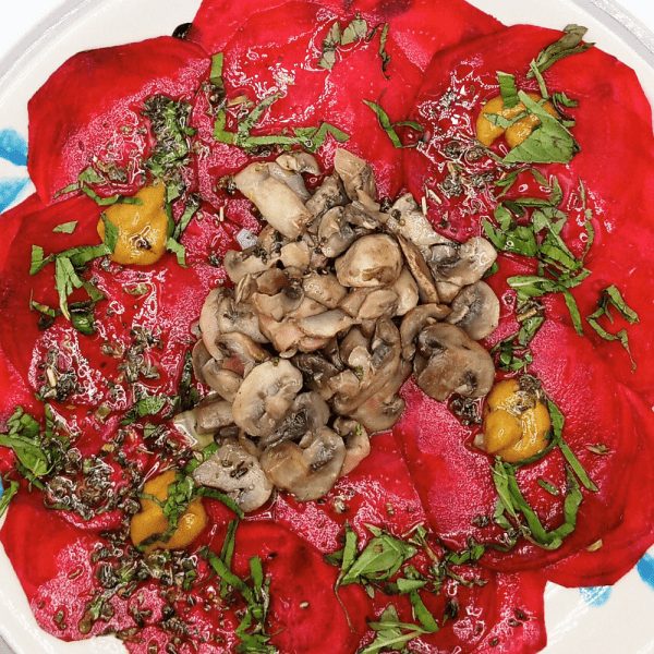 F07 Carpaccio de remolacha y champiñones al frescor de hierbas