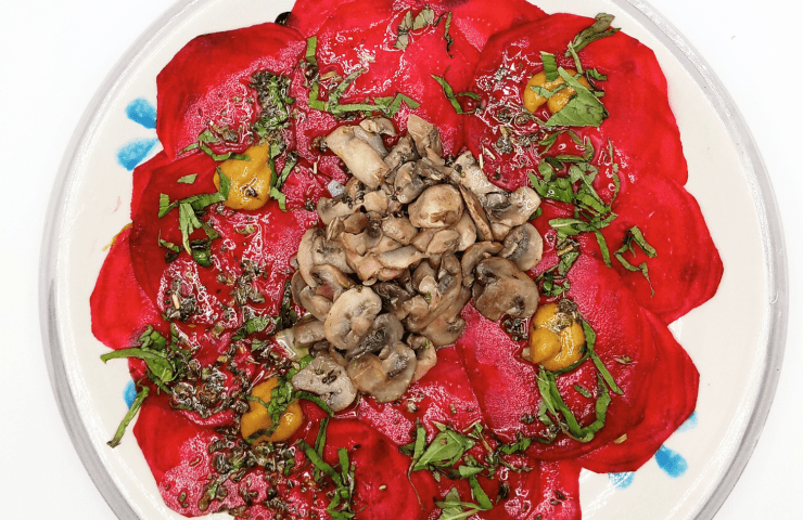 F07 Carpaccio de remolacha y champiñones al frescor de hierbas